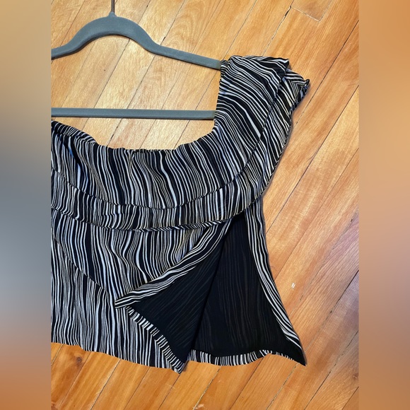 Silk Sleeveless Top w Ruffle Detail - Picture 6 of 8